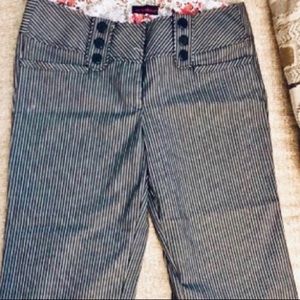 🌻 Juniors Pinstriped  Capris